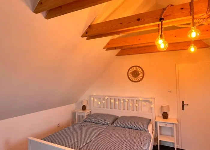 Dubovsky Dvor بيت للعطل Dubove